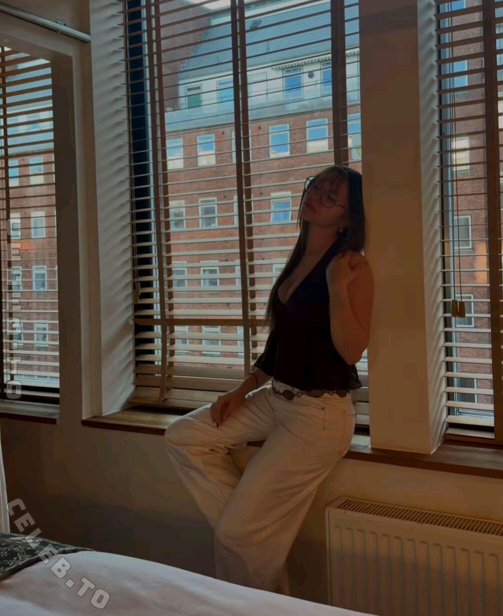 Anna Kauer nude photo 2