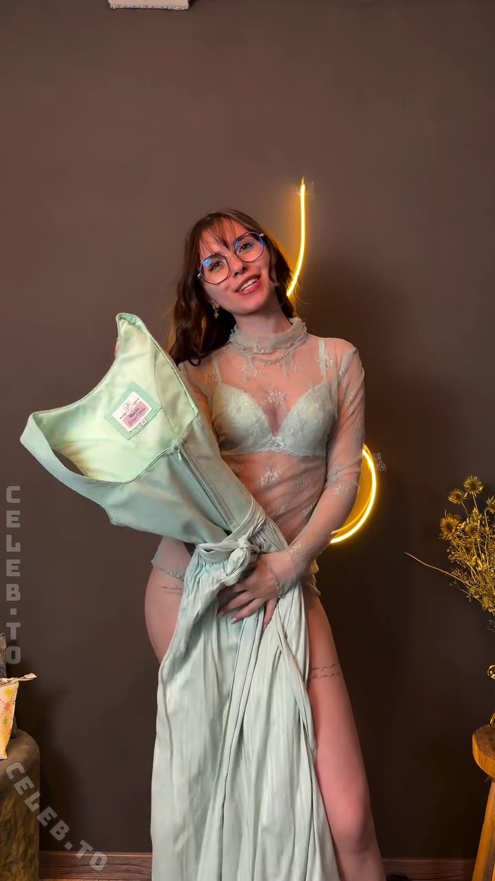 Anna Kauer nude photo 1