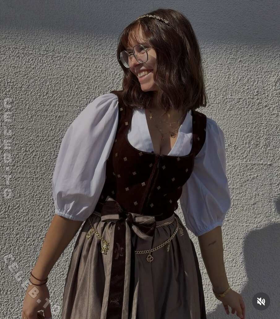 Anna Kauer nude photo 8