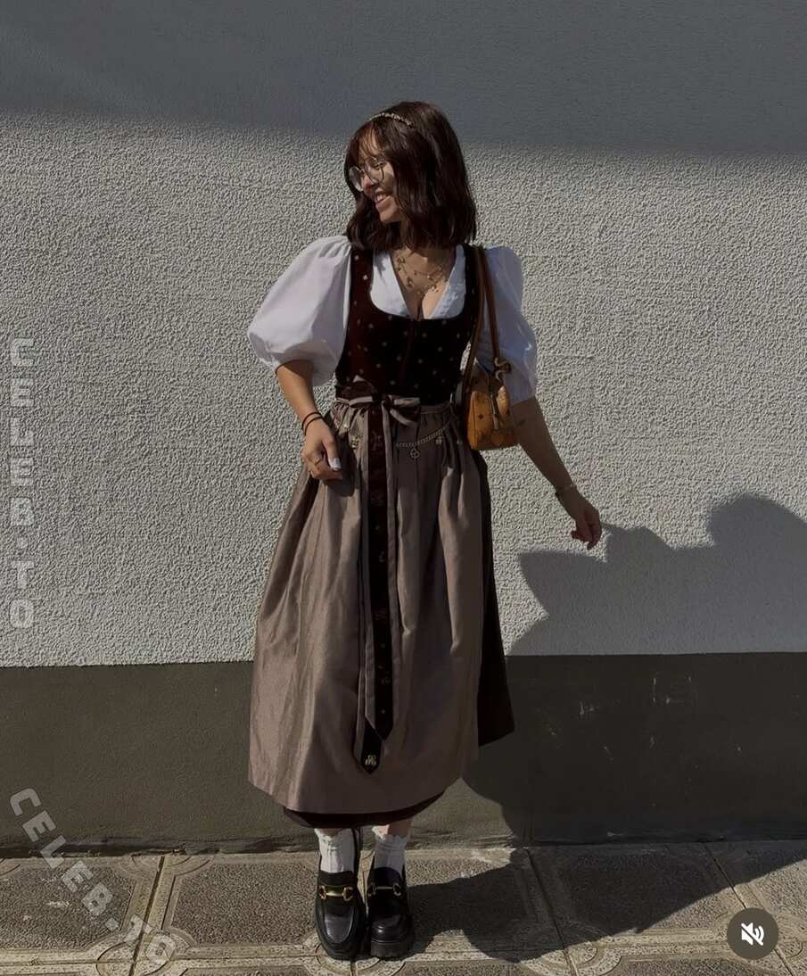 Anna Kauer nude photo 11