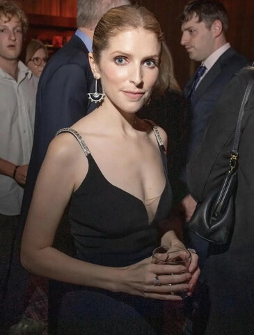 Anna Kendrick Sexy (1 photo)
