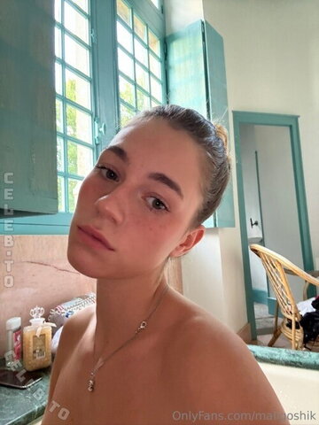 Anna Maligoshika nude photo 6