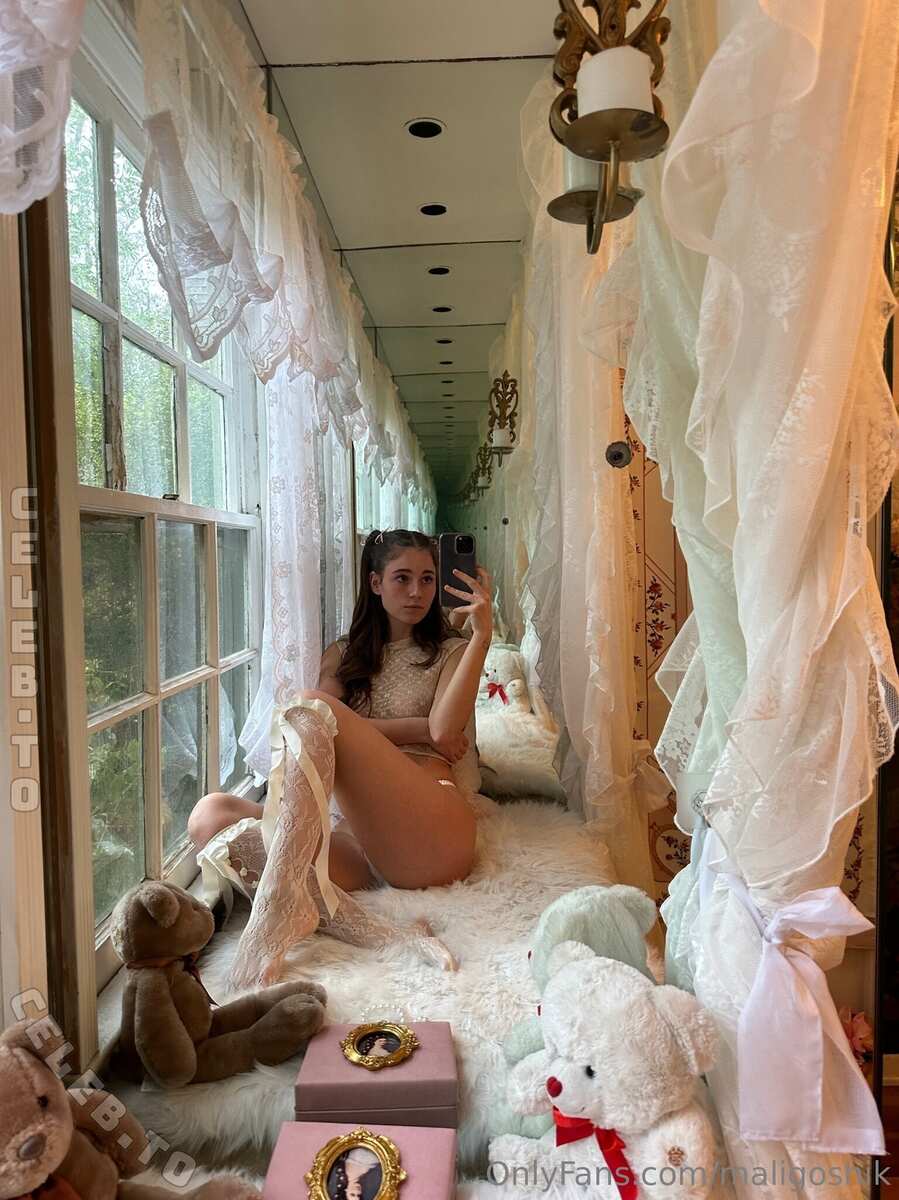 Anna Maligoshika nude photo 14