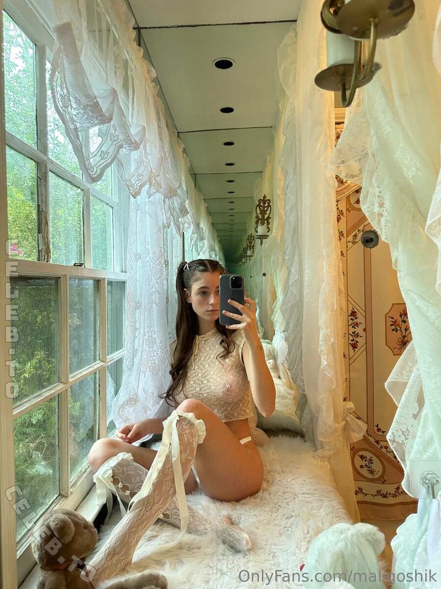 Anna Maligoshika nude photo 16