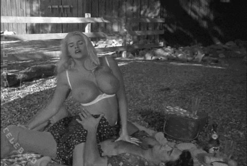 Anna Nicole Smith nude photo 3