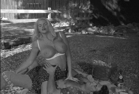 Anna Nicole Smith nude photo 12