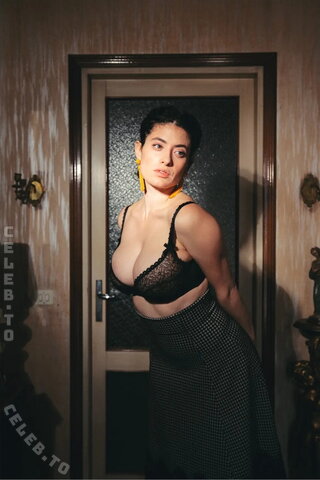 Anna Pittureri nude photo 2