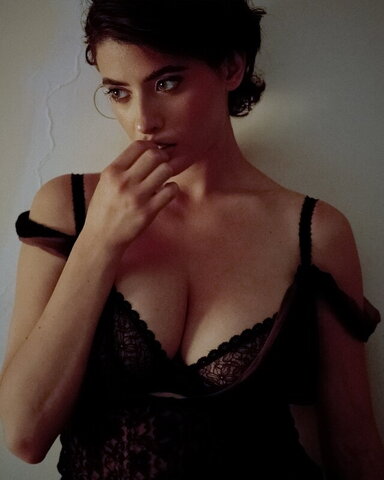 Anna Pittureri nude photo 7