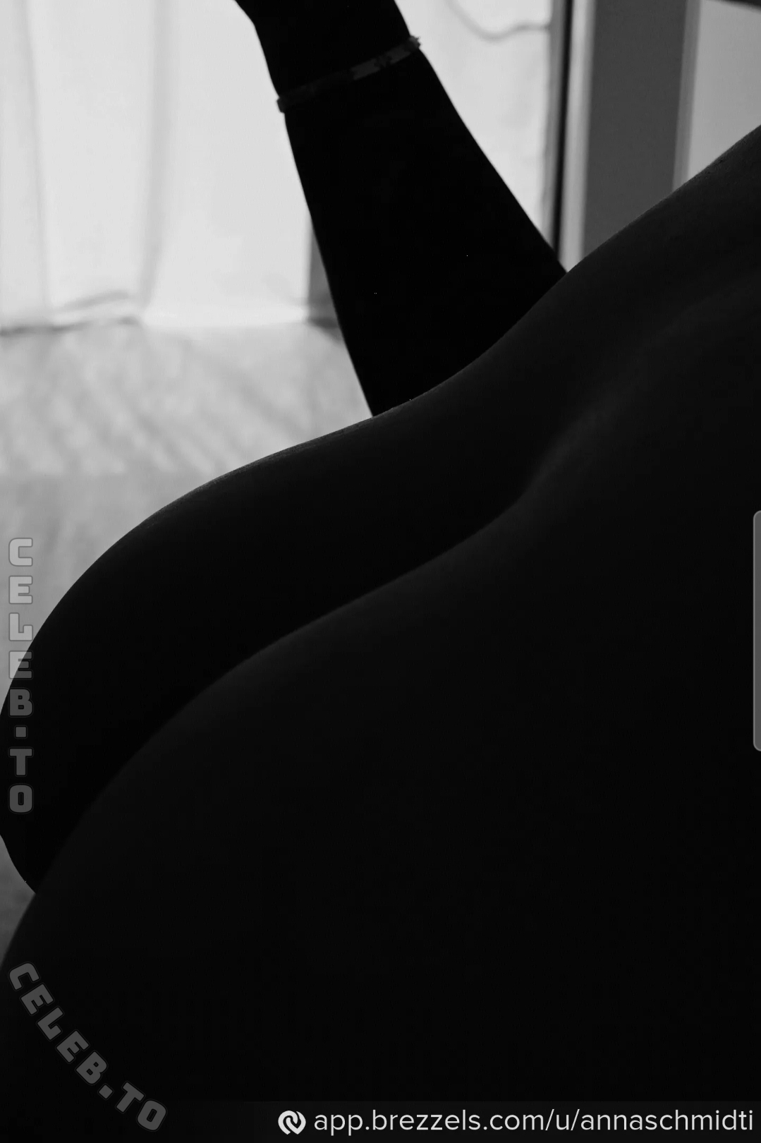 Anna Schmidt nude photo 1