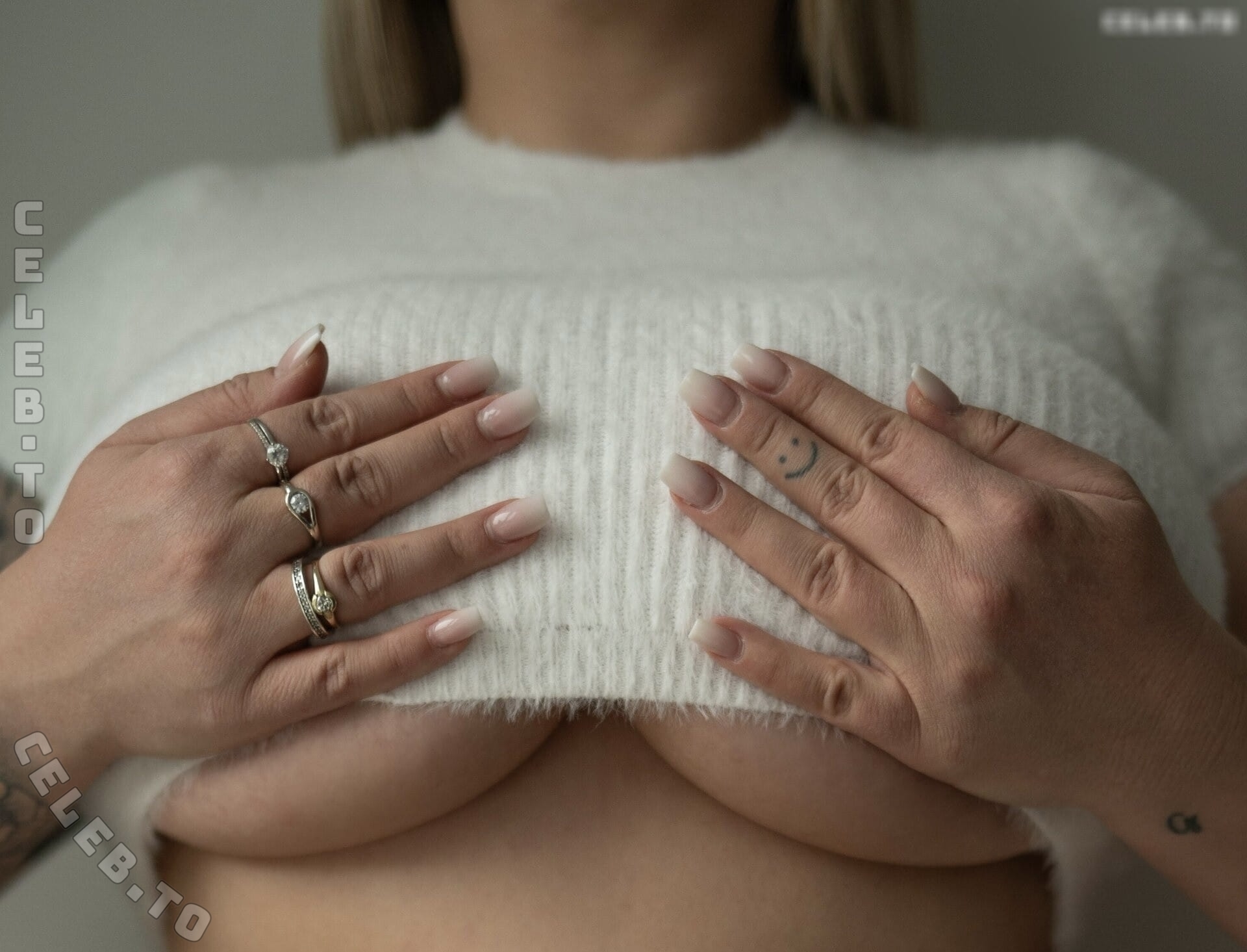 Anna Schmidt nude photo 2