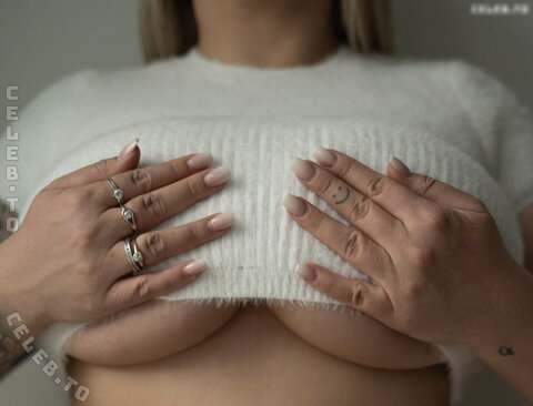 Anna Schmidt nude photo 4
