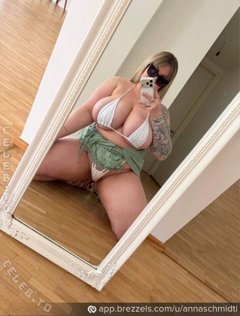 Anna Schmidt nude photo 2