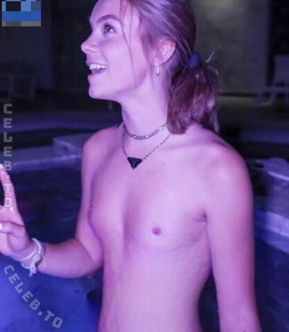 Anna Shumate nude photo 6