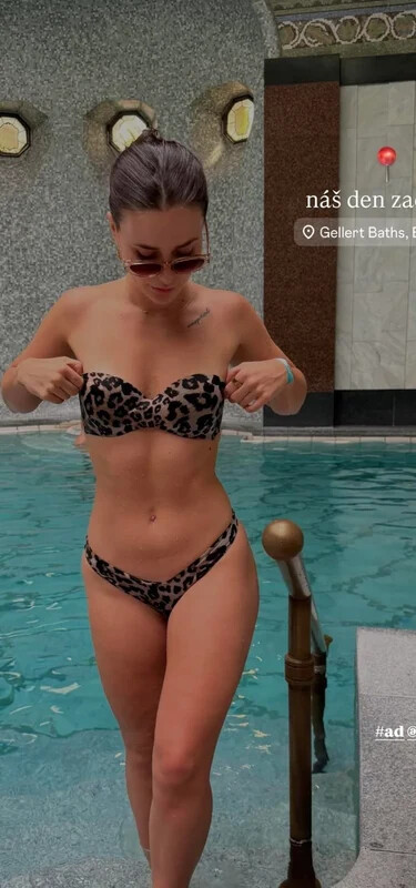 Anna Šulcová nude photo 1