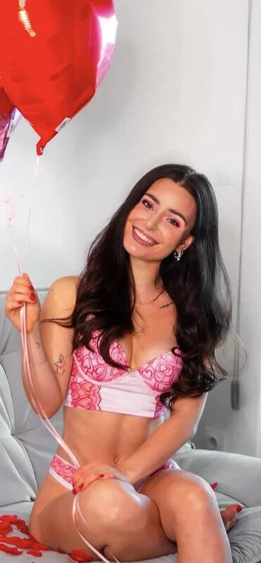 Anna Šulcová nude photo 21