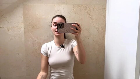 Anna Šulcová nude photo 30
