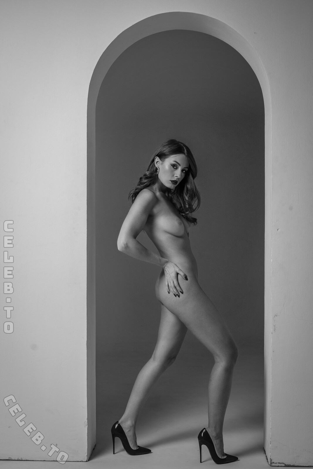 Anna Zapala nude photo 6