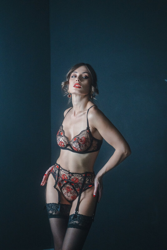 Anna Zapala nude photo 4