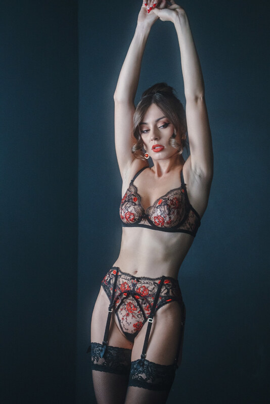Anna Zapala nude photo 7