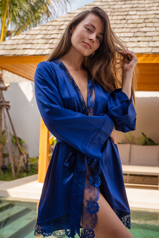 Anna Zapala nude photo 2