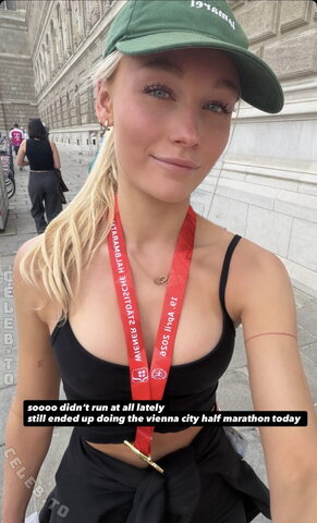 Annaauroraegger nude photo 10