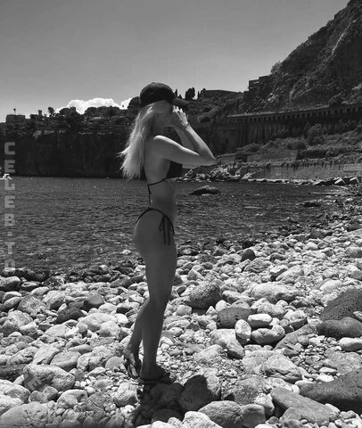 Annaauroraegger nude photo 7