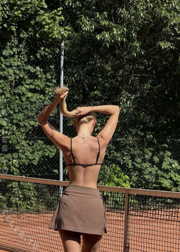 Annaauroraegger nude photo 3