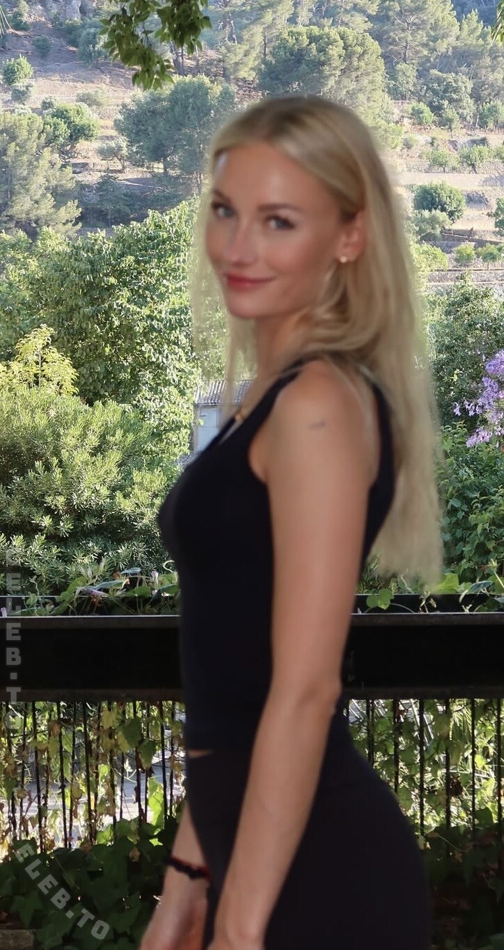 Annaauroraegger nude photo 4