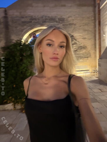 Annaauroraegger nude photo 11