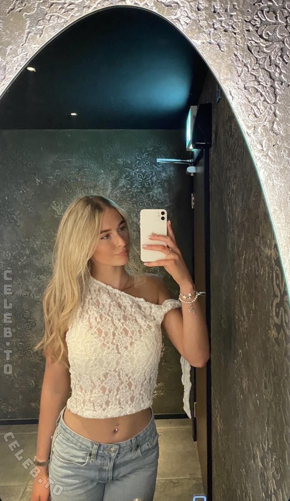 Annabelle Disley nude photo 4
