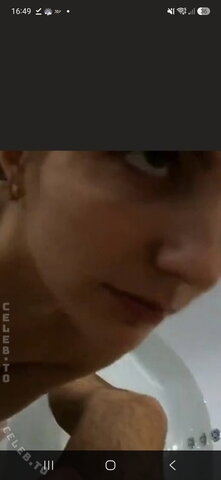 Annacute – Here you can see almost her entire face.