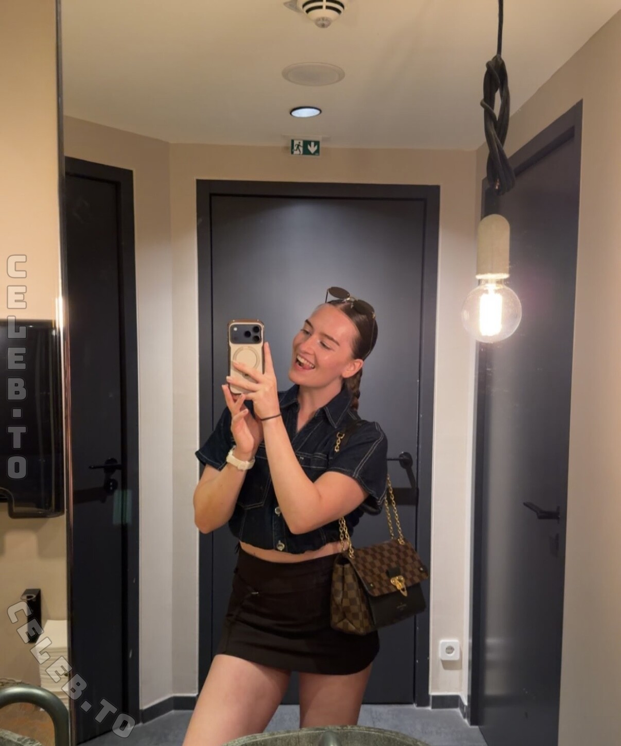 anna.deckers nude photo 3