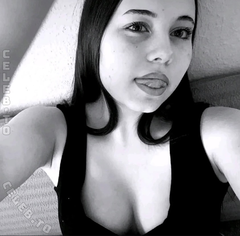 annafecc nude photo 1