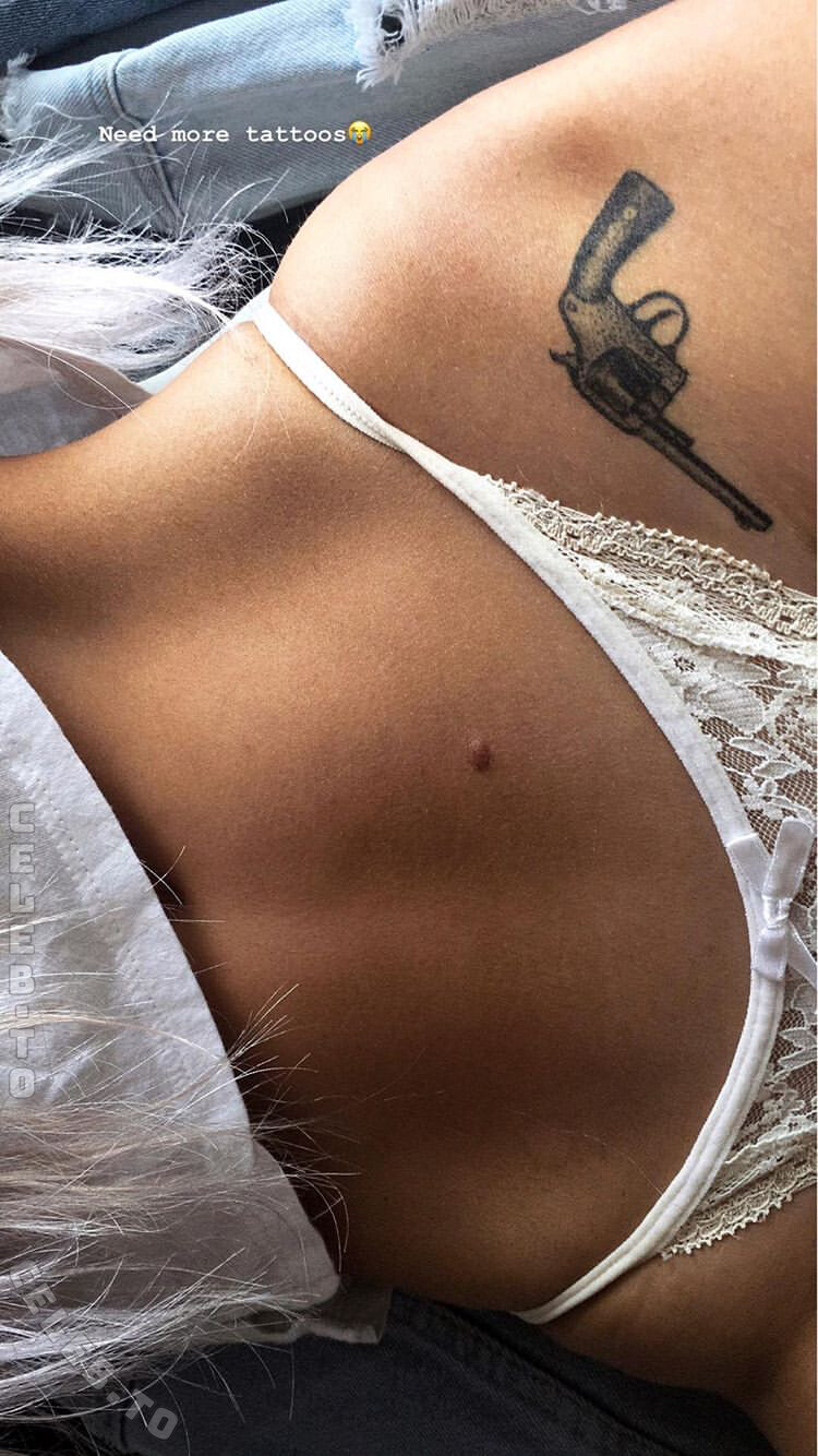 annagretaaaa nude photo 1