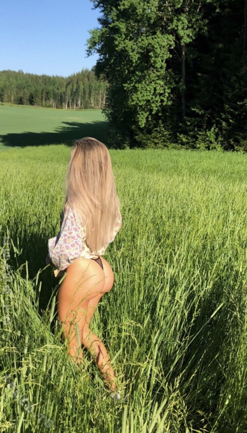 annagretaaaa nude photo 3