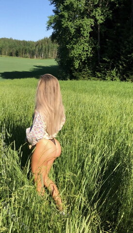 annagretaaaa nude photo 9