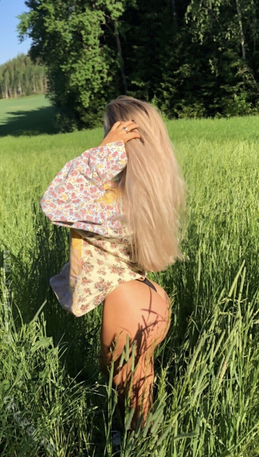 annagretaaaa nude photo 4