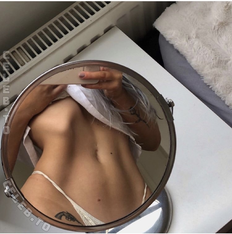 annagretaaaa nude photo 9