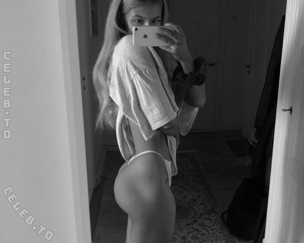 annagretaaaa nude photo 5