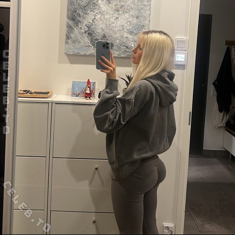 annagretaaaa nude photo 19