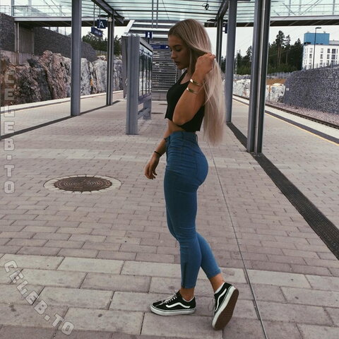 annagretaaaa nude photo 12