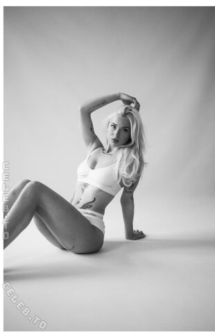 annalena.lottner nude photo 1