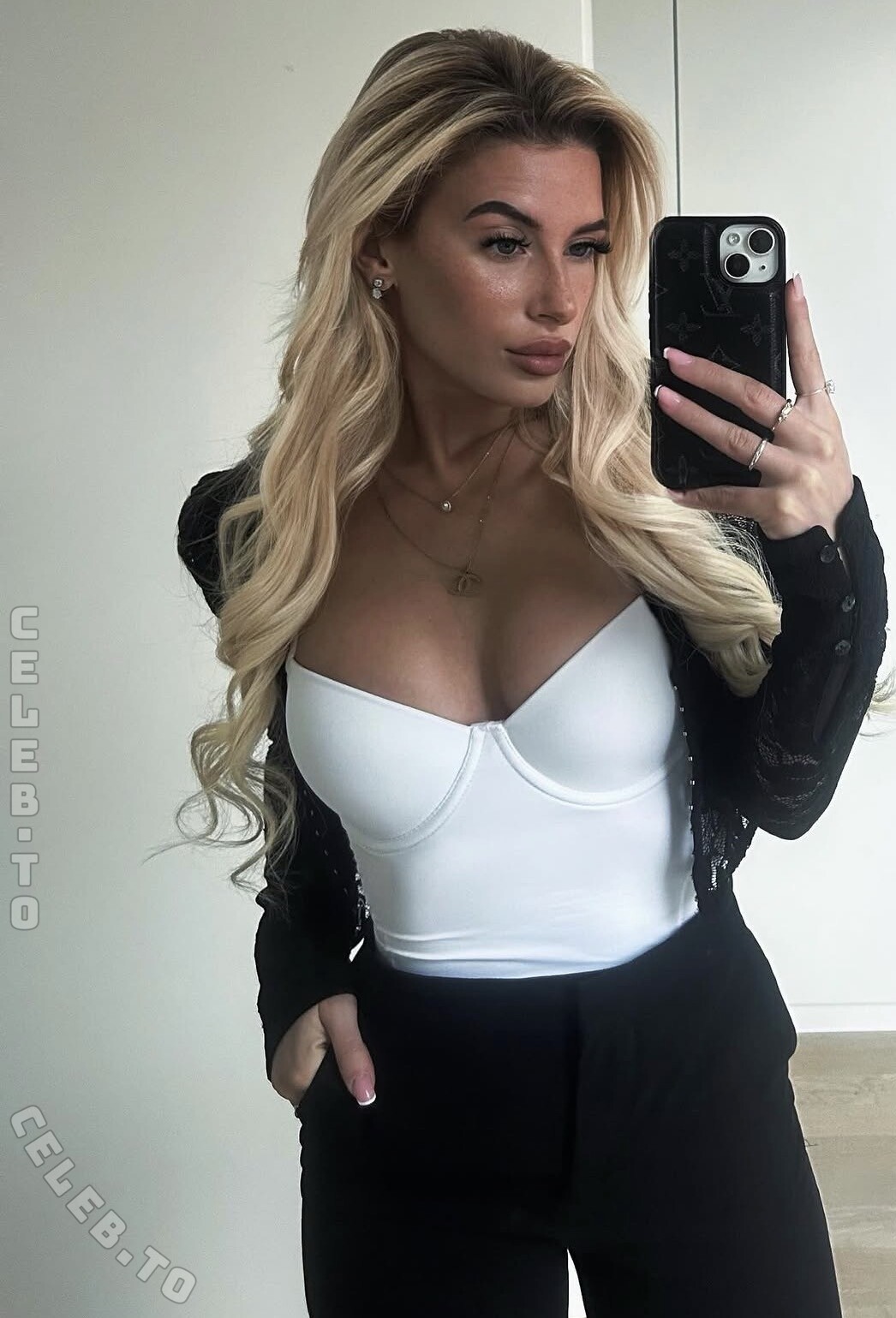 Annamhfm nude photo 3
