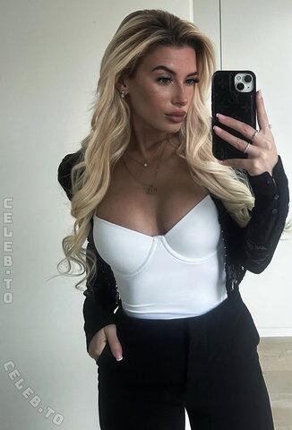 Annamhfm nude photo 2