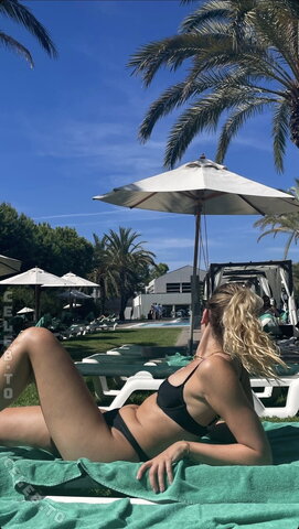 annaneubrt nude photo 9