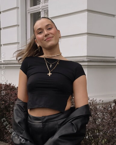 annaneubrt nude photo 10