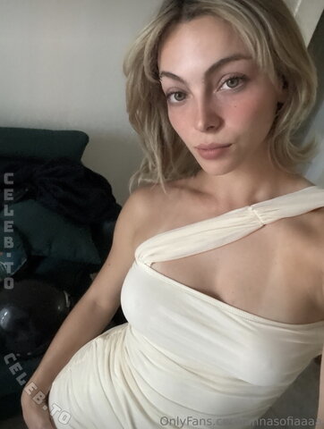 annasofiaaaa nude photo 10
