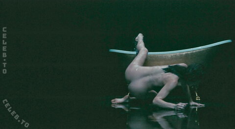 Anne Hathaway photo 1