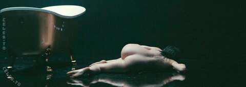 Anne Hathaway photo 2