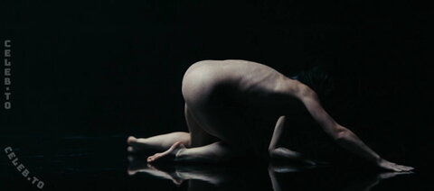 Anne Hathaway photo 4